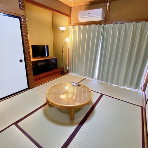 Communal lounge/ TV room, air conditioner
