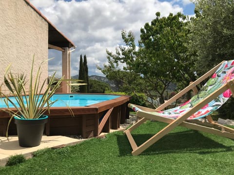 Villa Cléa, belle propriété provençale, jardin, piscine, au calme Villa in Carnoux-en-Provence