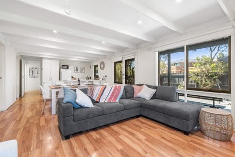 Kitchen or kitchenette, Living room, Seating area, heating, air conditioner