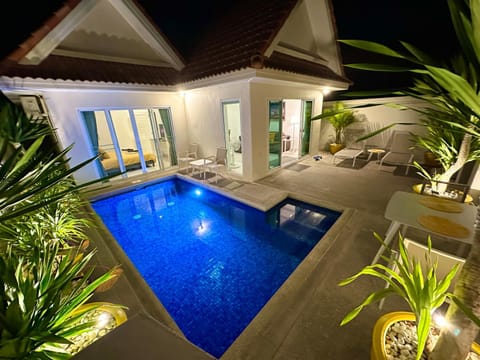 Night, Pool view