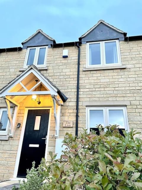 Lion Cottage, Broadway House in Broadway