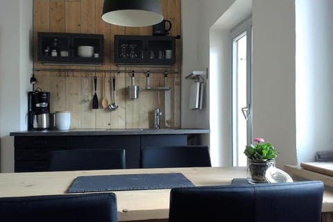 Coffee/tea facilities, Kitchen or kitchenette, Dining area