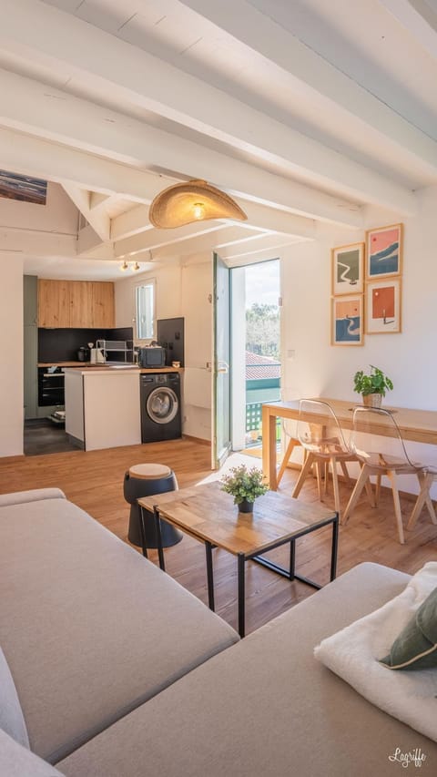 Kitchen or kitchenette, Living room, Dining area, oven, washing machine