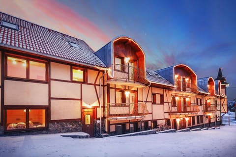 Property building, Off site, Neighbourhood, Winter, Decorative detail, Location