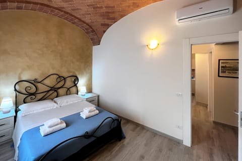 Bedroom, air conditioner