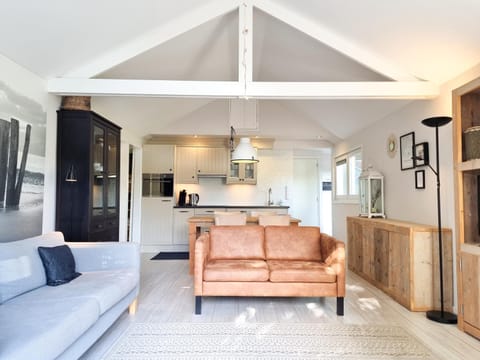 Kitchen or kitchenette, Seating area, Dining area