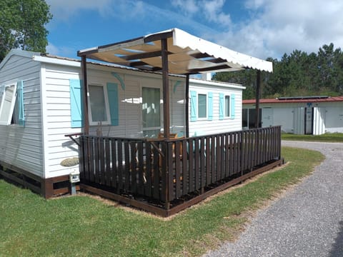 Shower, Patio, Communal lounge/ TV room, Spring, Activities, Winter, Summer, BBQ facilities, Children play ground, Garden, Table tennis, Balcony/Terrace, Beach, Garden view, Swimming pool, Sports, heating, internet, minibar, air conditioner