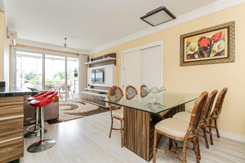 TV and multimedia, Living room, Dining area, air conditioner