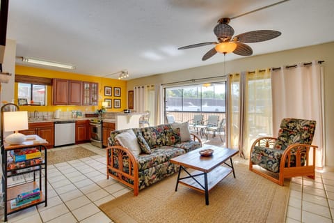 Centrally Located Kailua-Kona Condo with Lanai! Apartment in Holualoa