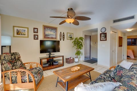 Centrally Located Kailua-Kona Condo with Lanai! Apartment in Holualoa