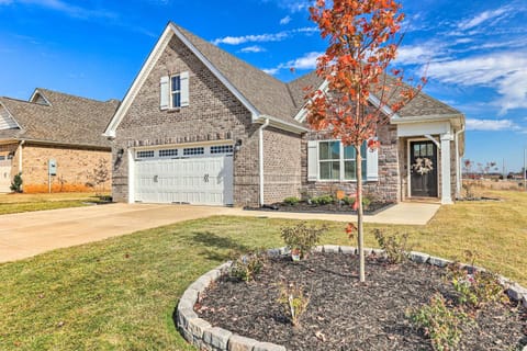 Spacious Hazel Green Home with Fireplace, Yard! House in Alabama