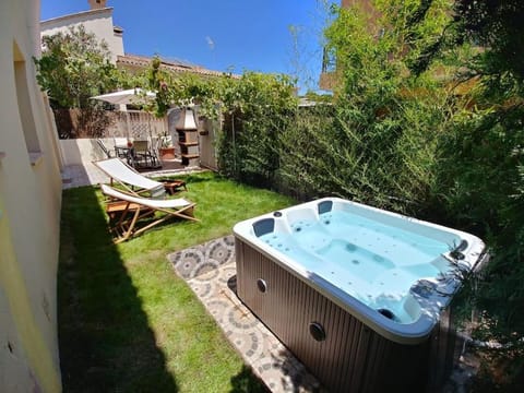Garden, Hot Tub, Pool view