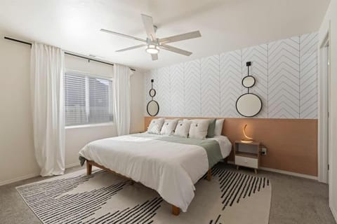 Modern Comfort Caldwell 3b2b Home Sleeps 8! House in Caldwell