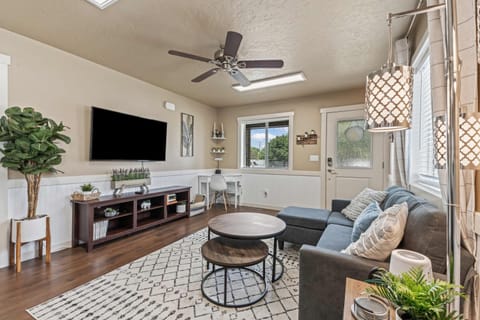 TV and multimedia, Living room, Seating area, Dining area, Evening entertainment, fireplace