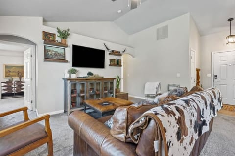 Southwestern Style 4 Bedroom Nampa Home Sleeps 16! House in Nampa