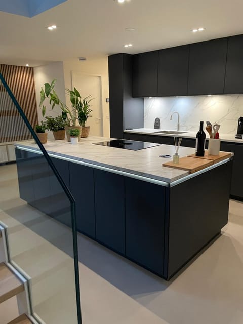 dishwasher, minibar, pet friendly, kitchen