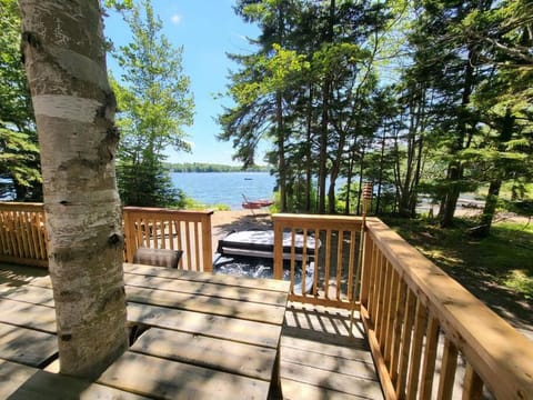 Patio, Natural landscape, Hot Tub, Balcony/Terrace, Dining area, Lake view