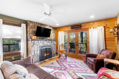 67 Steps House in Kattskill Bay