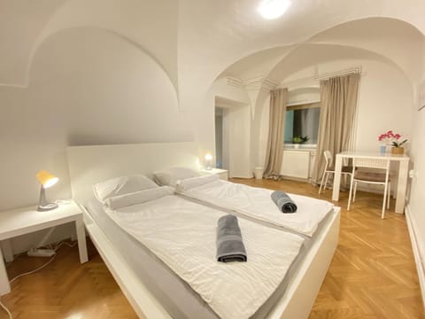 Bed, Photo of the whole room, Bedroom, towels