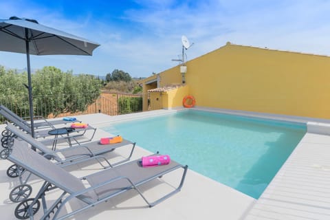 Pool view, Swimming pool, sunbed
