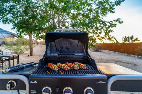 Casa Demesne - Mod Pool - Outdoor shower - 10 min to National Park House in Joshua Tree