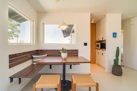 Casa Demesne - Mod Pool - Outdoor shower - 10 min to National Park House in Joshua Tree