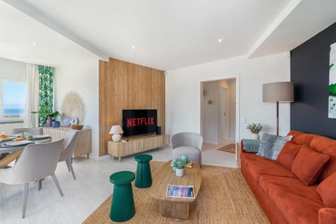 TV and multimedia, Living room, Dining area