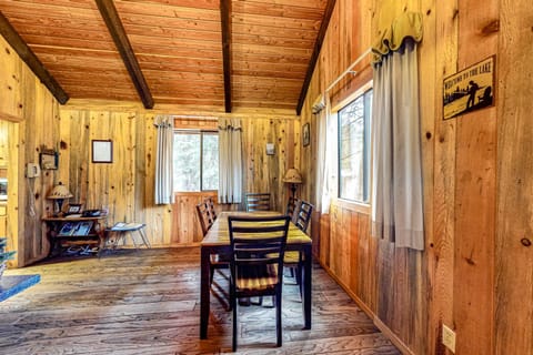 Blue Pine Lodge House in Oregon