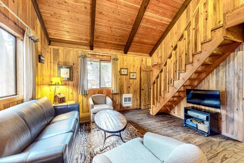 Blue Pine Lodge House in Oregon