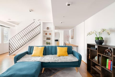 Library, Living room, Seating area
