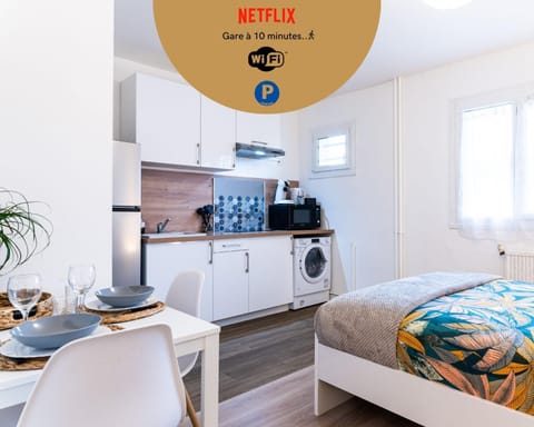 Bed, Photo of the whole room, Dining area, Bedroom, minibar, pet friendly, stove, washing machine, dryer