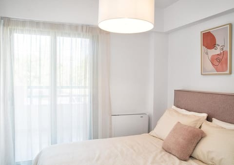 Bed, Bedroom, Garden view, Inner courtyard view, furniture, heating, locker, wardrobe, air conditioner