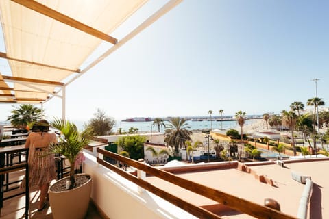 Patio, Restaurant/places to eat, Spring, Day, Night, Natural landscape, Winter, Summer, View (from property/room), Balcony/Terrace, Beach, Evening entertainment, Autumn, Sea view, Sea view, Street view, Street view, Area and facilities, Entertainment, Location, Sunrise, Sunset, internet, internet