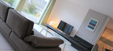 Seating area, Evening entertainment, Swimming pool