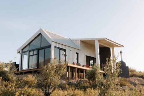 Property building, Day, Natural landscape, Balcony/Terrace