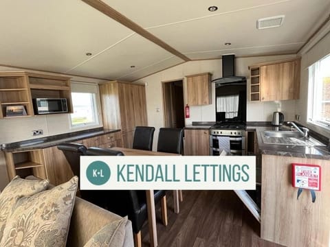 Amble Retreat, Seal Bay Resort House in Selsey