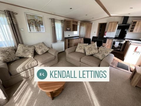 Amble Retreat, Seal Bay Resort House in Selsey