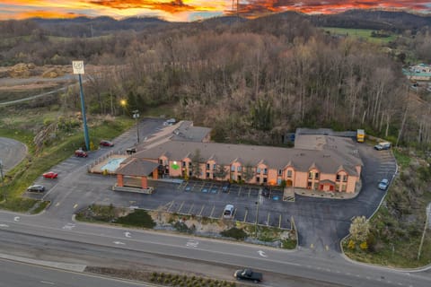 Property building, Natural landscape, Bird's eye view, Mountain view, Sunset