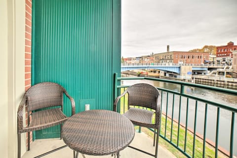 Luxe Manistee Condo with Balcony and River Views! Apartment in Manistee