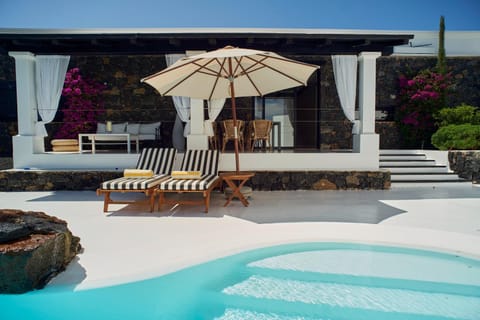 Facade/entrance, Pool view