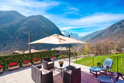 Nearby landmark, Spring, Natural landscape, Balcony/Terrace, Balcony/Terrace, Landmark view, Mountain view