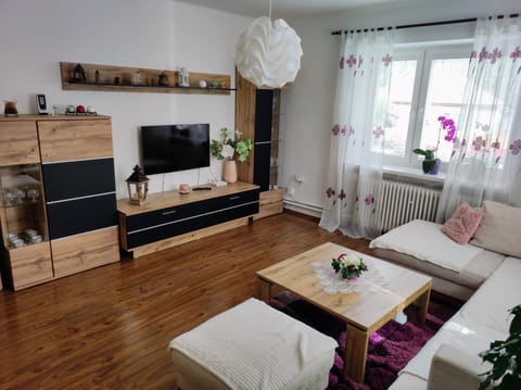 Communal lounge/ TV room, TV and multimedia, Living room, Seating area