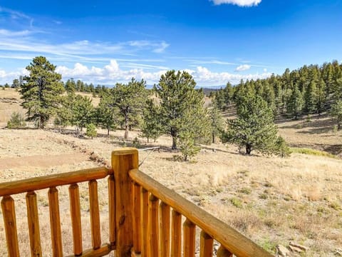 New! Beautiful, Spacious Modern Home on a Large Acreage - Peaks & Prairies Retreat House in Park County