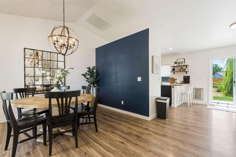 Caldwell Lux Getaway! Large Family Friendly Home House in Caldwell