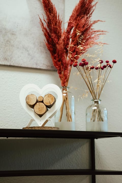 Living room, Photo of the whole room, Decorative detail