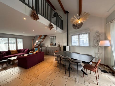 Living room, Seating area