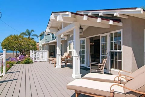 Walk to Beach, AC, Firepit, Grill House in Carlsbad