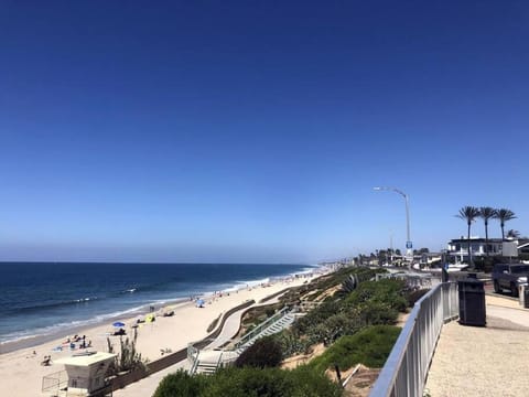 Walk to Beach, AC, Firepit, Grill House in Carlsbad