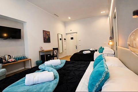 Photo of the whole room, Bedroom, towels