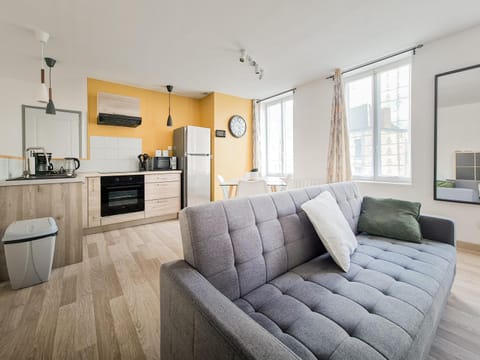 Kitchen or kitchenette, Living room, Seating area, minibar, pet friendly, stove